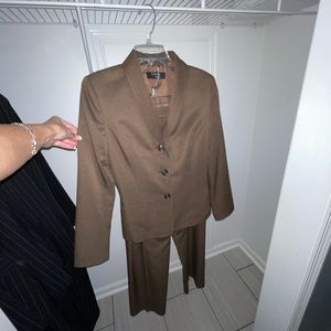 Size 10 brown lined pant suit NWOT